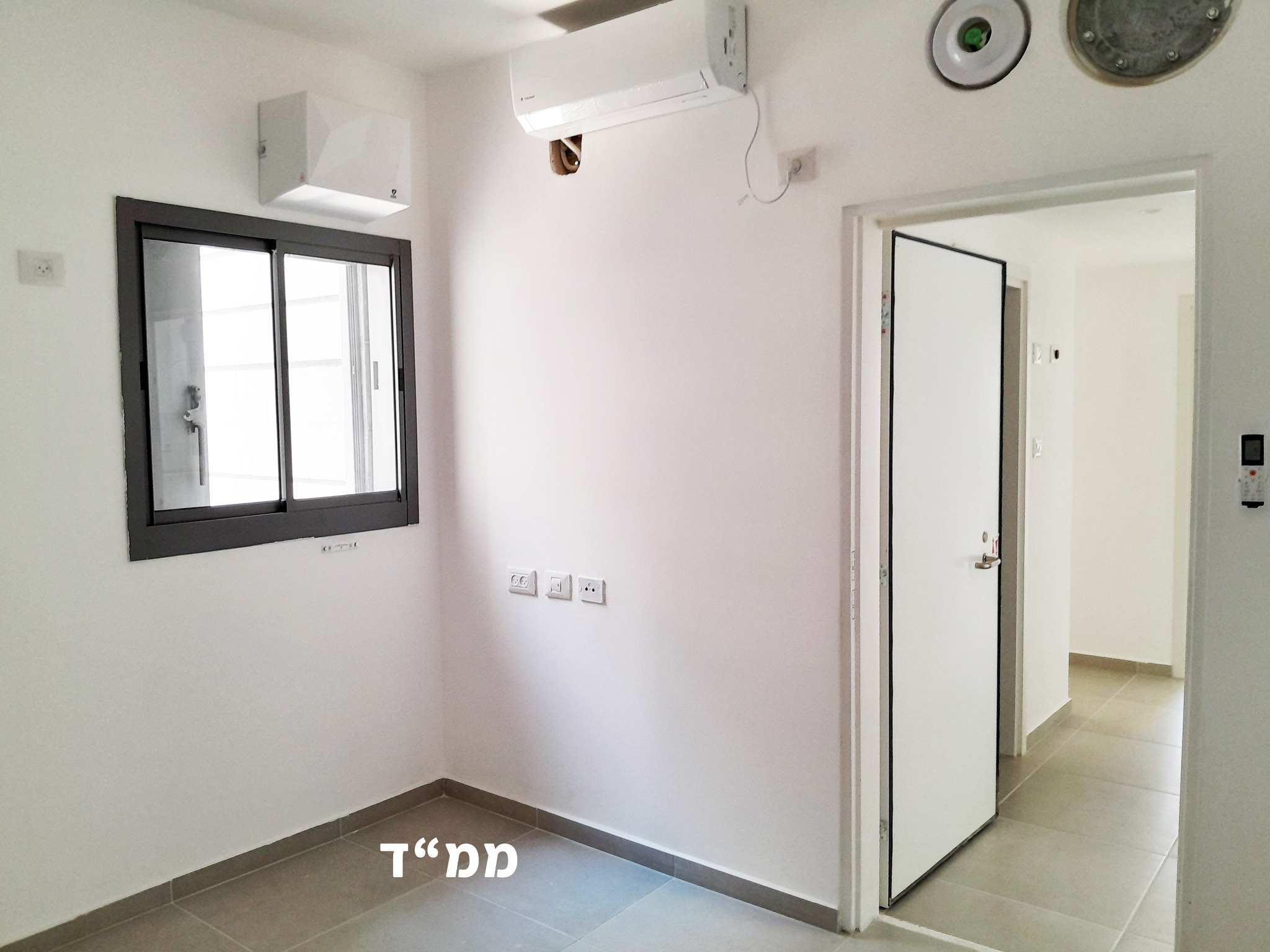 דירת 4 חדרים חדשה עם ממ"ד,  מרפסת שמש, מחסן וחניה פרטית